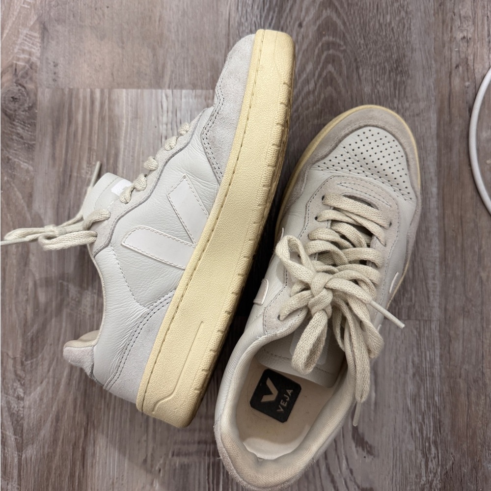 Veja V-9 Leather Sneaker